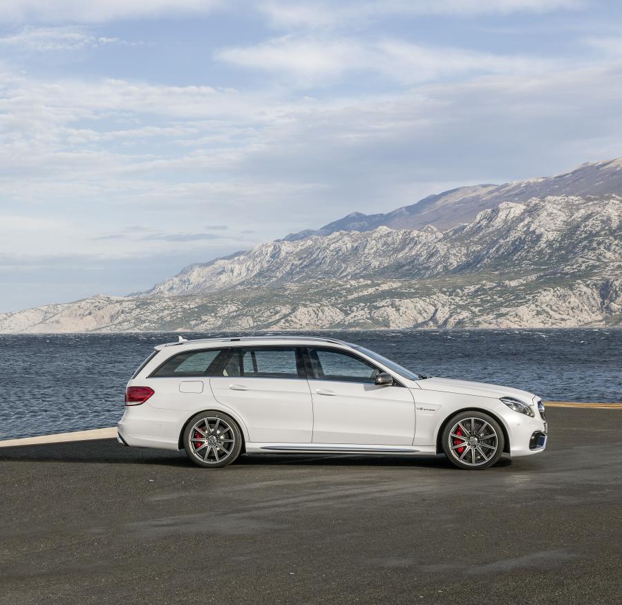  Mercedes-Benz E63 AMG Estate 2013 года  (фото 15 из 18)